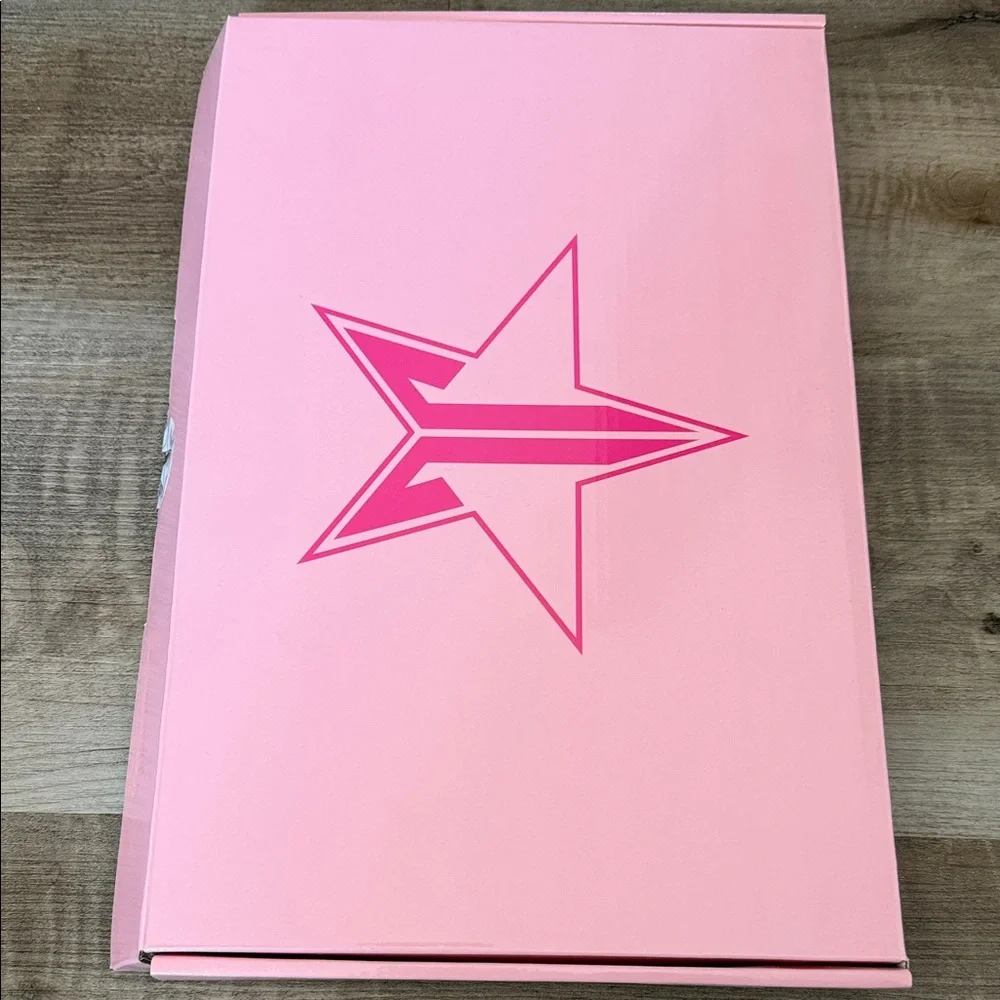 Jeffree Star Soft Touch White Marble Star Mirror - Picture 3 of 3